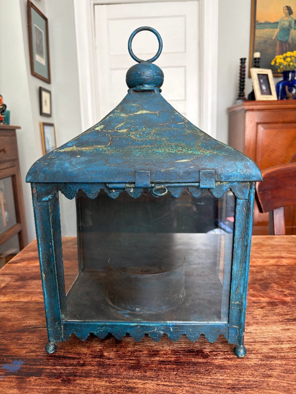 Aquamarine decorative scalloped metal altar